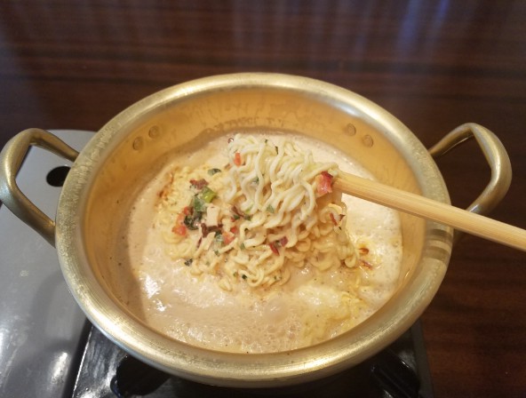 辛ラーメンアレンジレシピ 牛乳でマイルドに大変身 ちびかにの韓ブロ